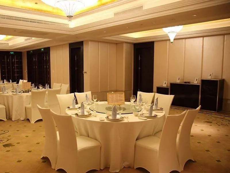 Shanghai Hongqiao Airport Hotel - Air China 5*,